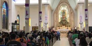 Acuden feligreses a festejar a la Virgen de Guadalupe