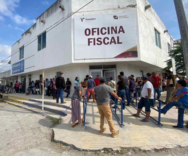 Saturan contribuyentes atención en Oficina Fiscal