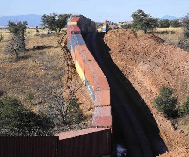 ‘Muro ilegal de chatarra’