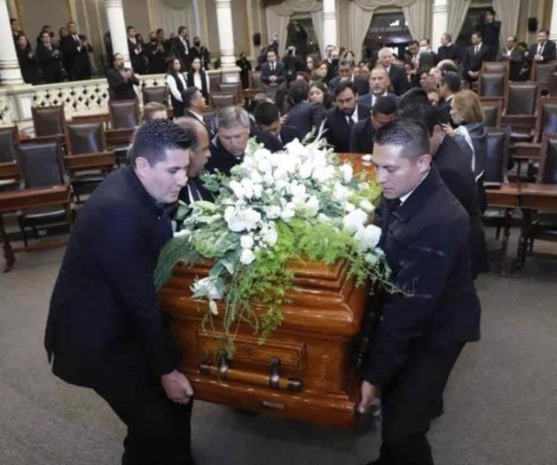 Declaran luto de tres días por muerte de Barbosa 