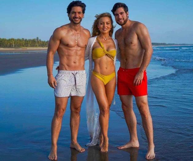 Está entre dos nuevos amores Está entre dos nuevos amores