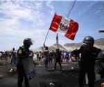 Suman 450 mexicanos varados en Perú por protestas 