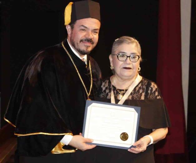 Entrega Rector reconocimientos