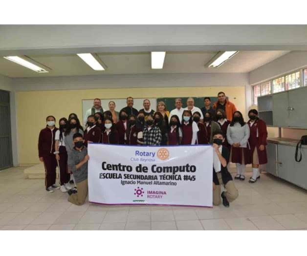 Entregan equipo de cómputo Entregan equipo de cómputo