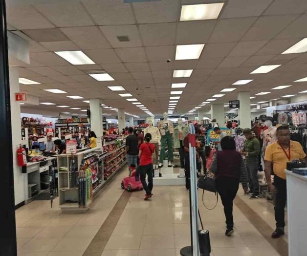 Abarrotan tiendas por compra de regalos