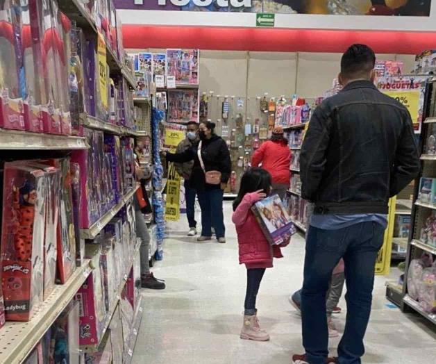 Aprovechan hasta el último momento para hacer compras