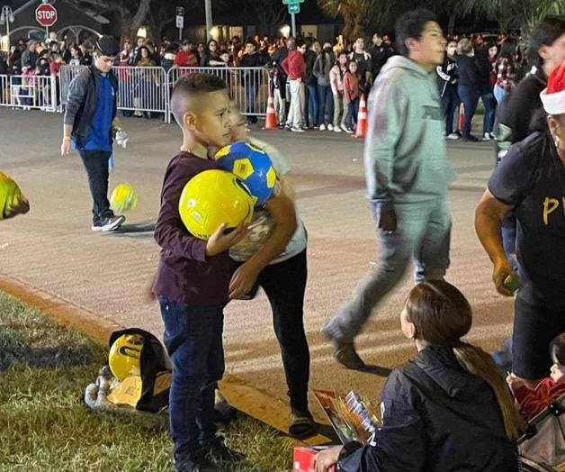 Reactiva R. Ayala entrega de regalos Reactiva R. Ayala entrega de regalos