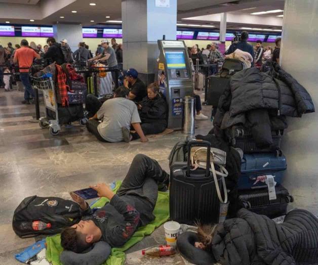 Cientos de viajeros varados en Tijuana
