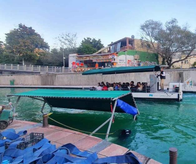 Se hunde lancha en Paseo Santa Lucía Se hunde lancha en Paseo Santa Lucía