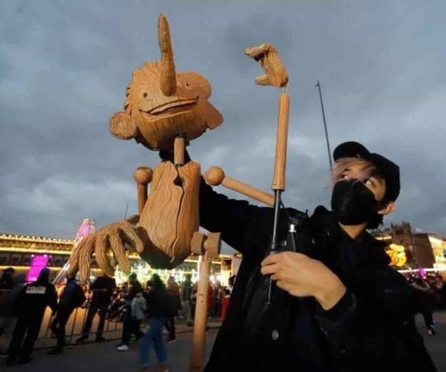 Asombra Pinocho de Guillermo del Toro al Zócalo capitalino