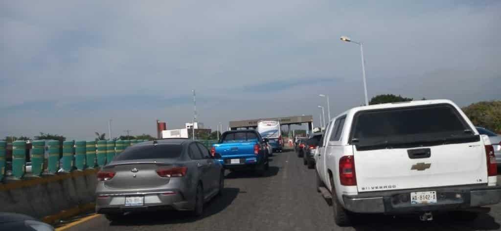 Saturan ‘paisanos’ carretera Tampico-Mante