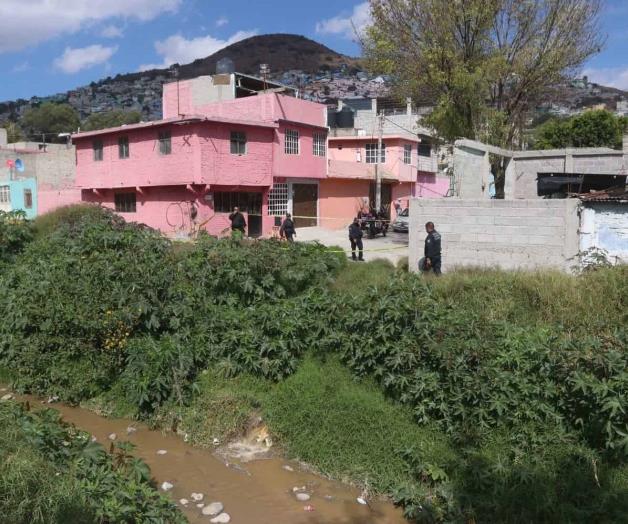 Hallan a hombre sin vida en canal de Ecatepec 