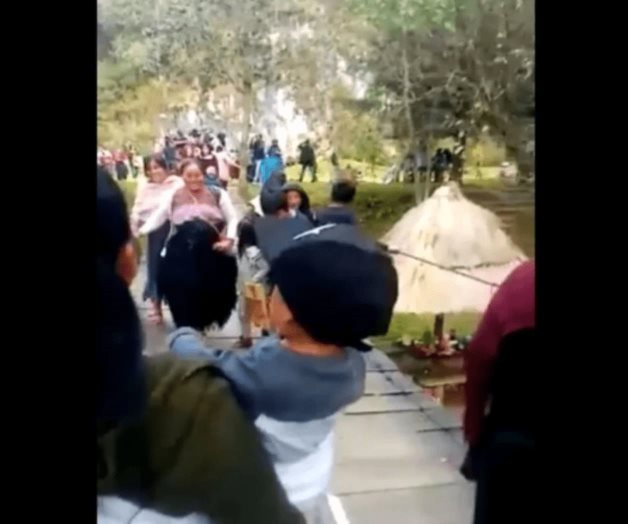 Colapsa puente colgante y caen varias personas en parque de Chiapas