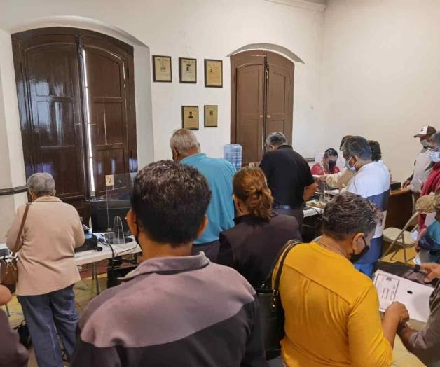 Se ponen al corriente; acuden a pagar predial