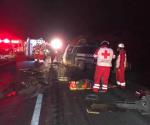 Muere uno en carreterazo; 11 más terminan lesionados