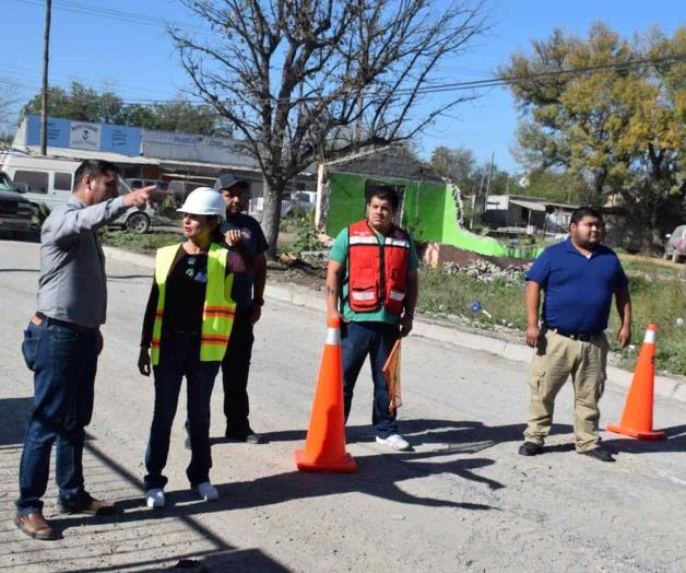 Cierran calles por el movimiento de máquinas