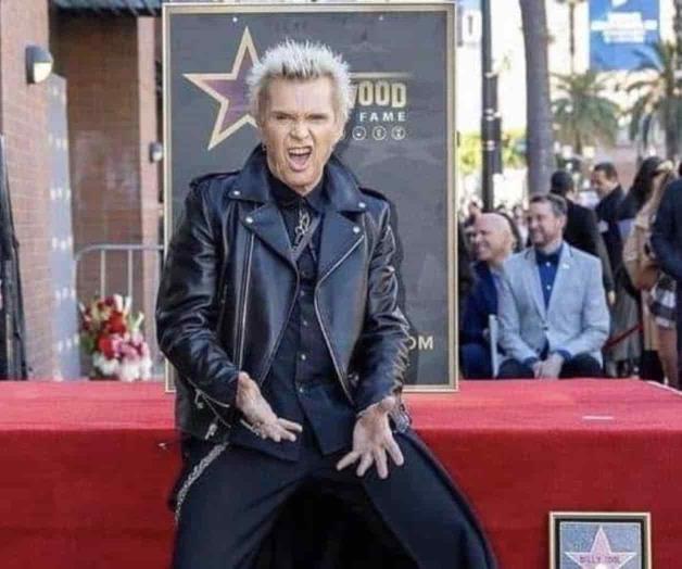 Así celebra Billy Idol su reconocimiento en Paseo de la Fama