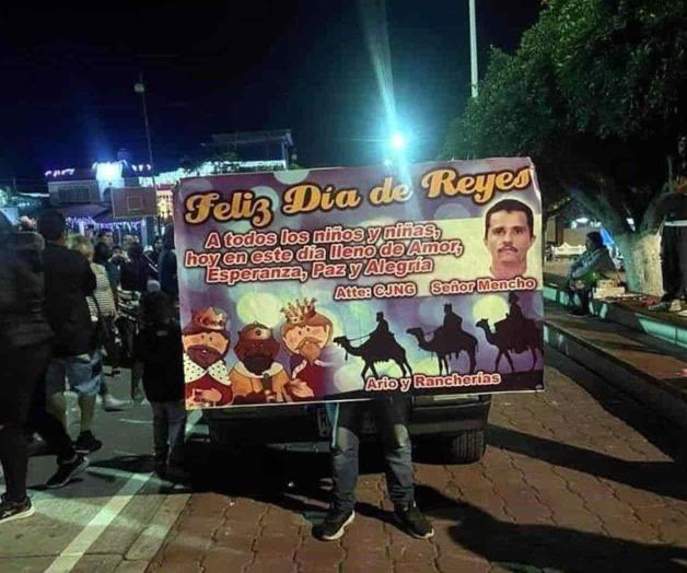 El CJNG entrega juguetes en Michoacán por Día de Reyes