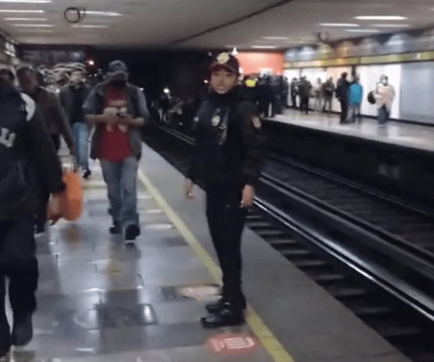 Piden a usuarios no grabar en estación La Raza tras choque de trenes