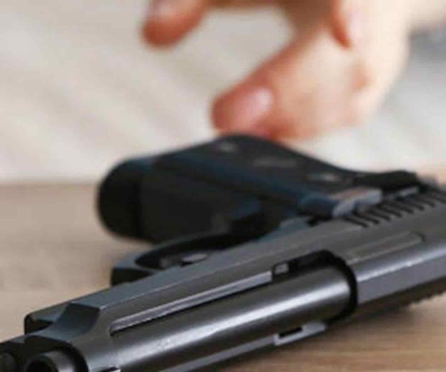 Asesta en la cara balazo a su novia