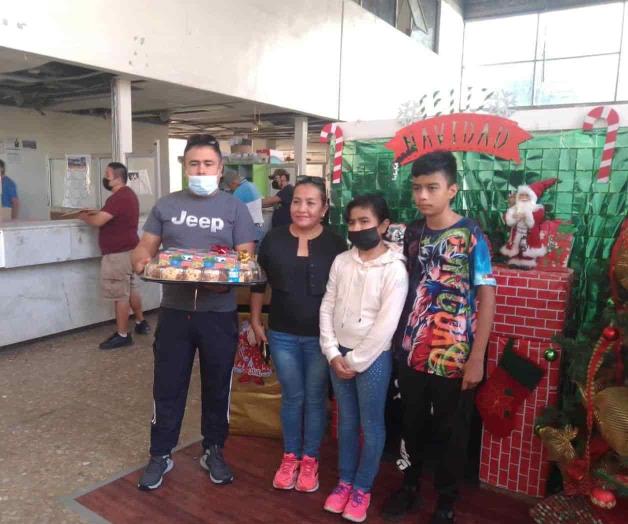 Recibe premio por su cartita de Buzón navideño Recibe premio por su cartita de Buzón navideño