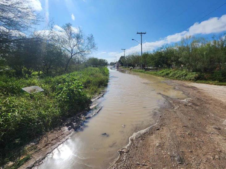 Denuncian fuga en canal de riego Denuncian fuga en canal de riego