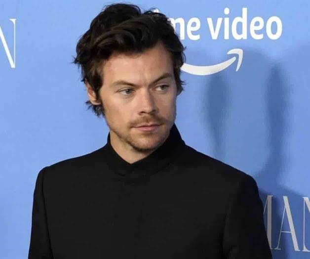 Presenta Harry Styles demanda por venta de mercancía falsa