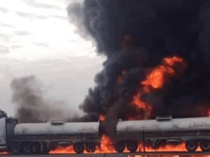Pipa con combustible choca y se incendia en autopista de Veracruz Pipa con combustible choca y se incendia en autopista de Veracruz
