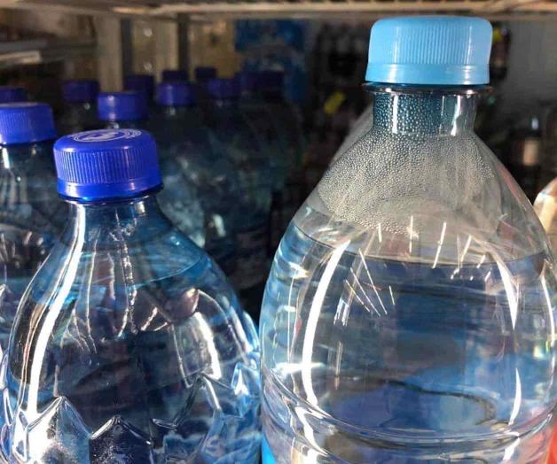 Omiten etiquetado: Aquí venden agua “patito”