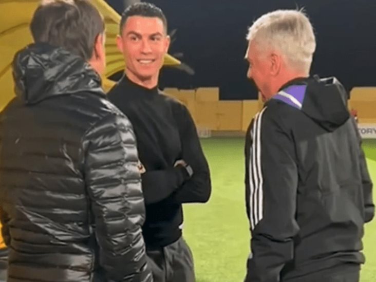 Cristiano Ronaldo Observa Entrenamiento Del Madrid