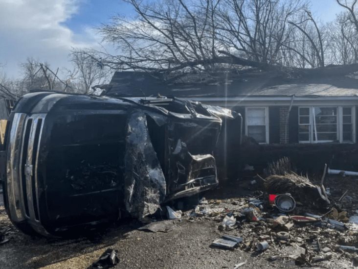 Tornado golpea Alabama; 7 muertos en el sur de EU Tornado golpea Alabama; 7 muertos en el sur de EU