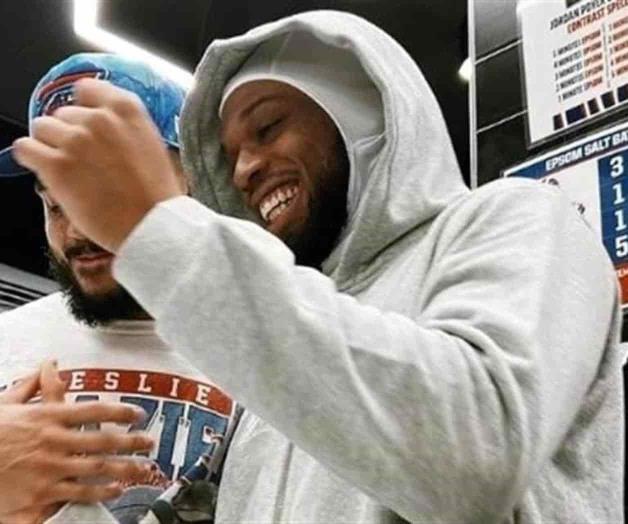 Hamlin visita a sus compañeros de los Bills