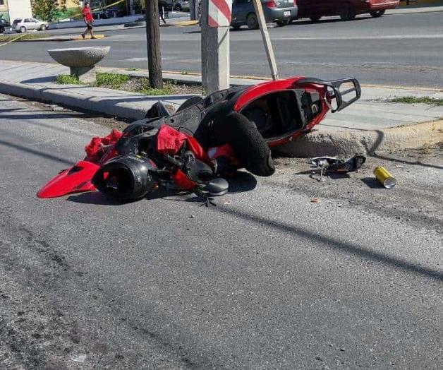 Muere repartidor de comida; taxista se pasó luz roja y lo chocó Muere repartidor de comida; taxista se pasó luz roja y lo chocó