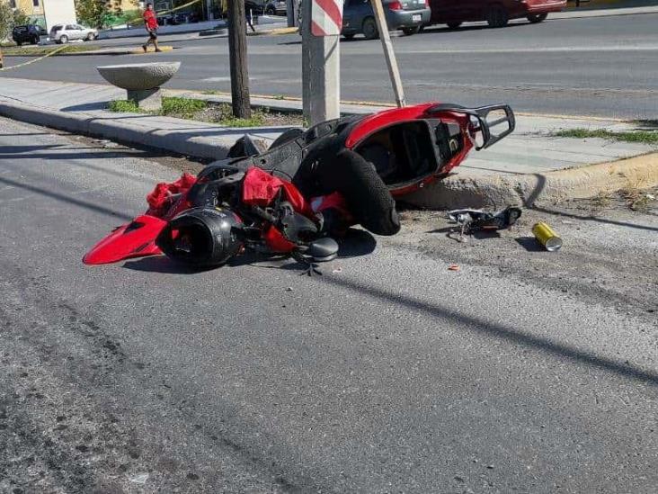 Muere repartidor de comida; taxista se pasó luz roja y lo chocó Muere repartidor de comida; taxista se pasó luz roja y lo chocó