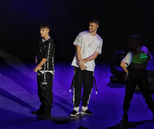 Causan Adexe y Nau euforia en el Auditorio Nacional 