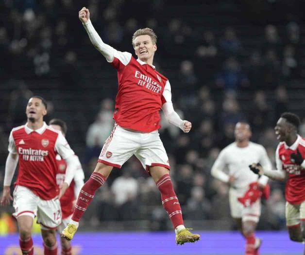 Arsenal amplía a 8 puntos ventaja en la Premier