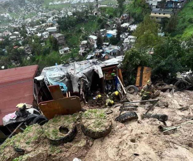 Derrumbe por lluvias en Tijuana deja al menos dos muertos Derrumbe por lluvias en Tijuana deja al menos dos muertos