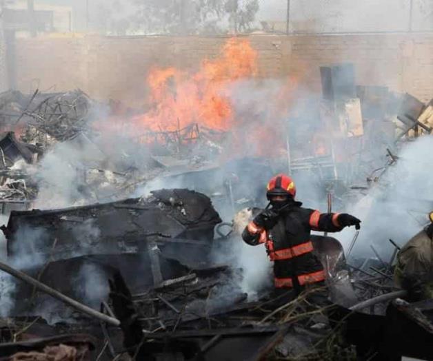 Combaten fuego en bodega del Gobierno del Estado