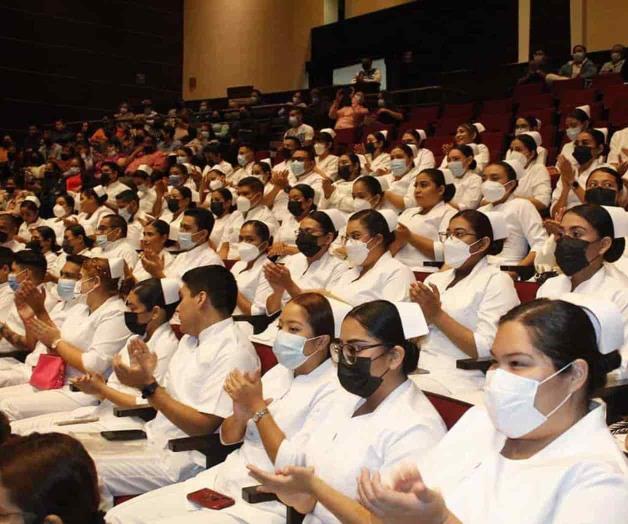 Gradúa la UAT a enfermeros