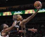 Hawks se sostienen al final para vencer al Heat