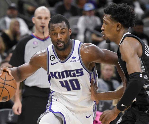 Arrollan Kings a Spurs Arrollan Kings a Spurs