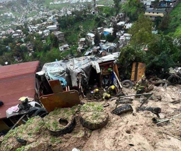Deja derrumbe dos muertos en Tijuana