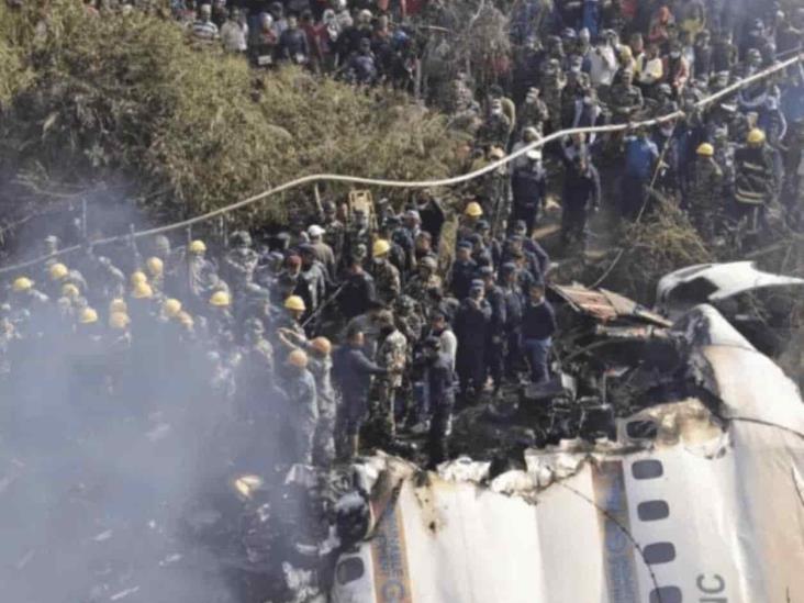 Sube a 71 los muertos tras el siniestro de un avión en Nepal Sube a 71 los muertos tras el siniestro de un avión en Nepal