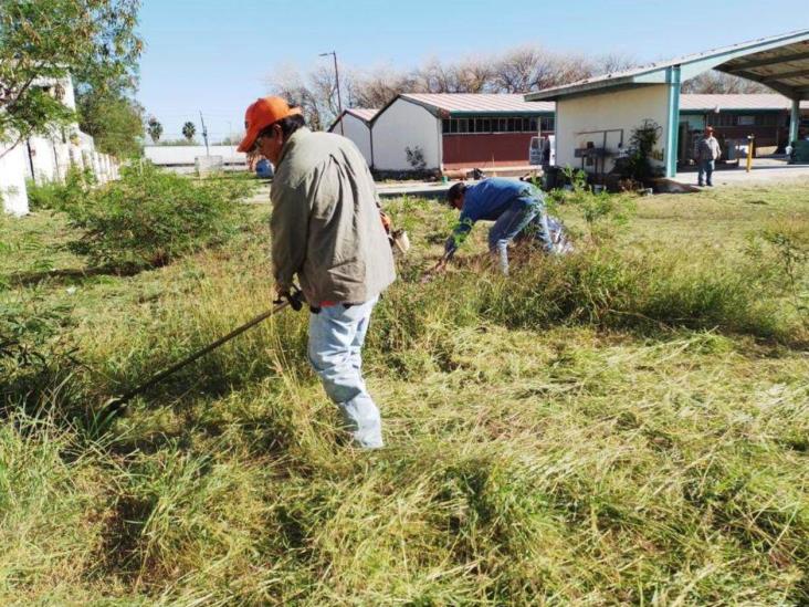 Apoya gobierno municipal con mantenimiento a plantel escolar Apoya gobierno municipal con mantenimiento a plantel escolar