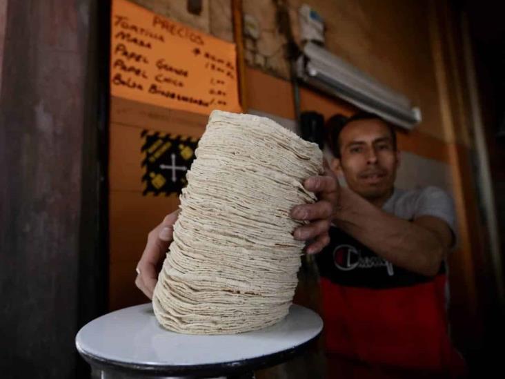 Descartan baje tortilla por el arancel al maíz Descartan baje tortilla por el arancel al maíz