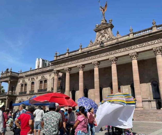 Protestan, otra vez, puesteros en Palacio de Gobierno