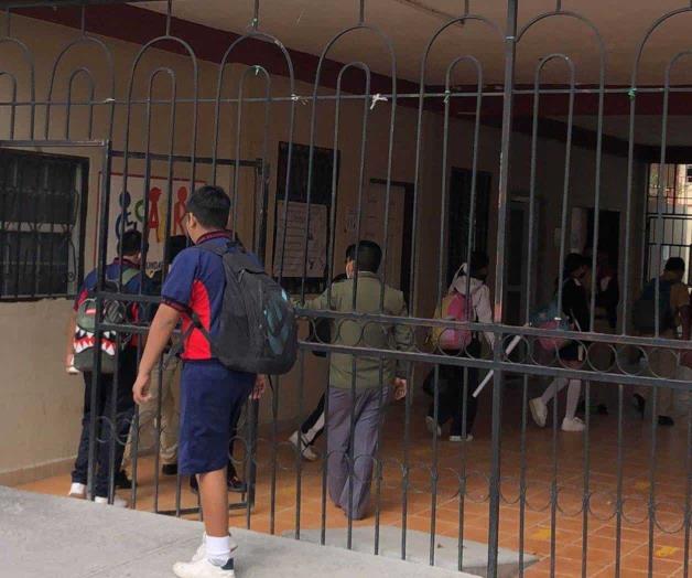 Escuela niega acceso a estudiantes por corte de pelo