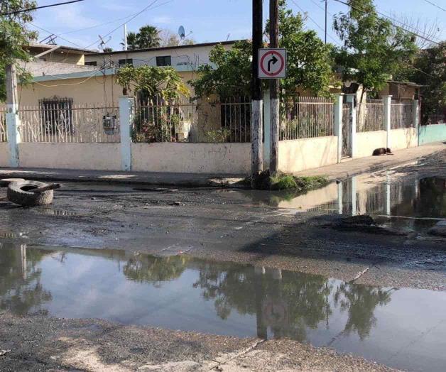 Pasa desapercibida fuga de aguas negras Pasa desapercibida fuga de aguas negras