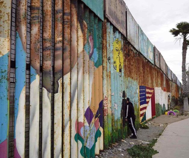 Reanudará construcción de muro en San Diego