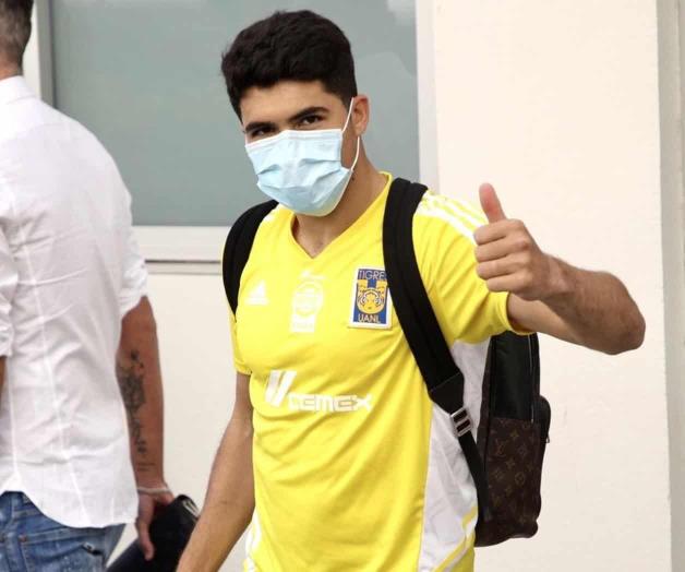 Presentan Tigres a Nico Ibáñez